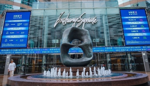 香港1月13只新股挂牌 集资额按年增逾5倍